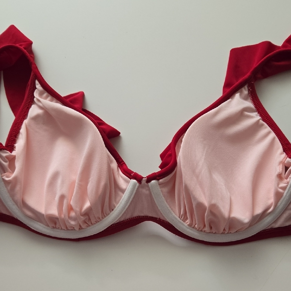 Cupshe Red Ruffle Bikini Set (M/L) 👙 - Picture 7 of 11